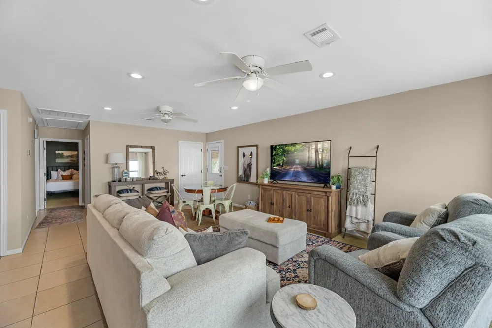 211 Captains Road Anahuac, TX 77514