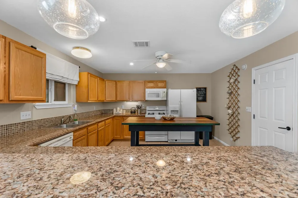 211 Captains Road Anahuac, TX 77514
