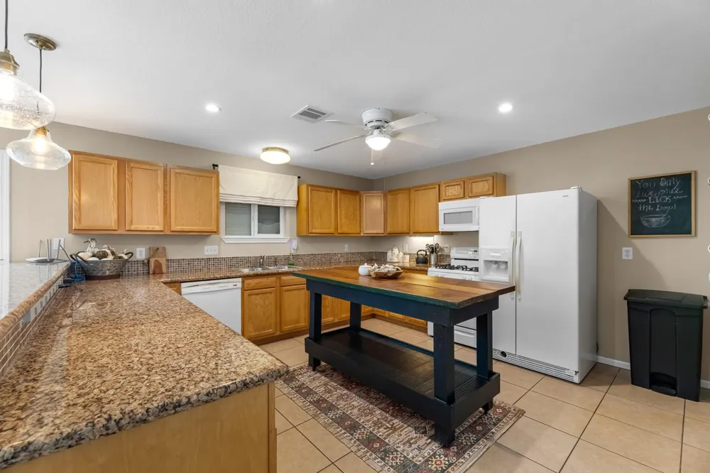 211 Captains Road Anahuac, TX 77514