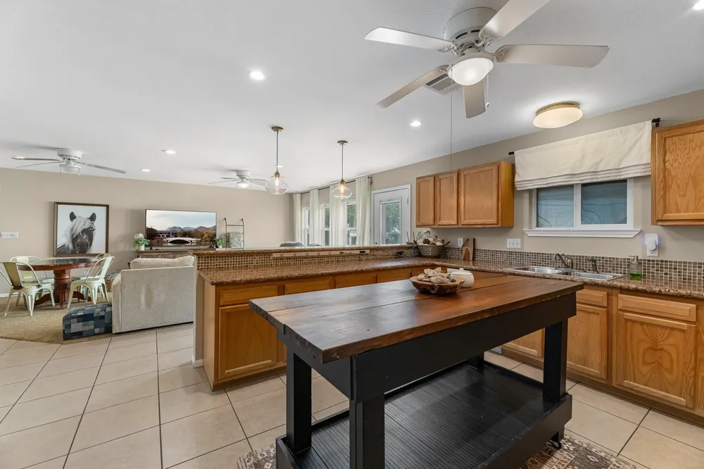 211 Captains Road Anahuac, TX 77514