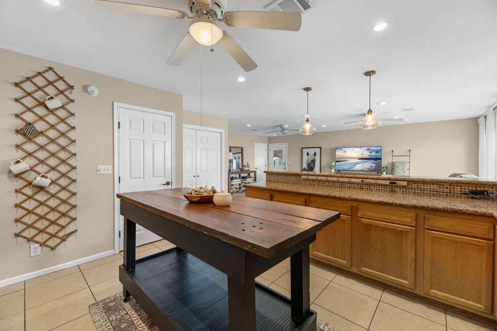 211 Captains Road Anahuac, TX 77514