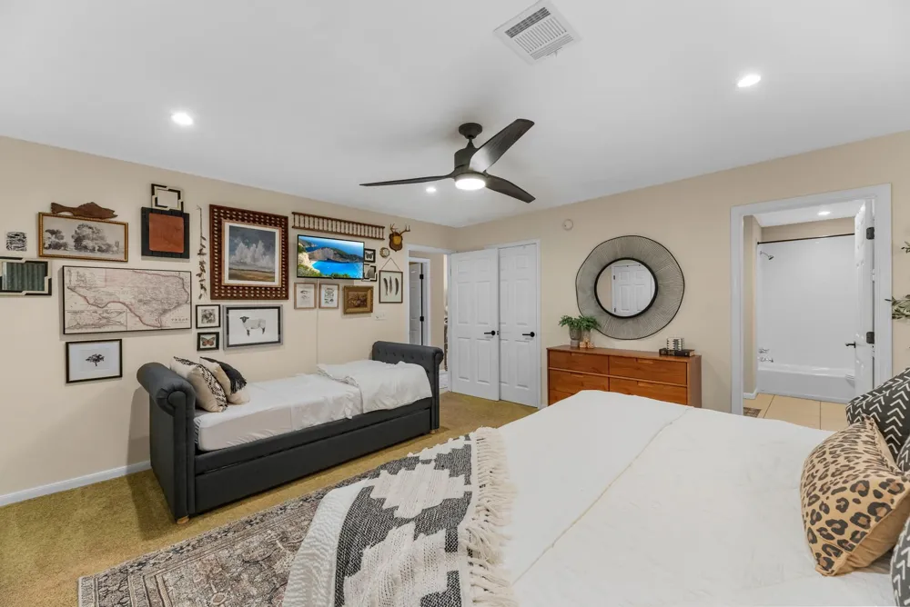 211 Captains Road Anahuac, TX 77514
