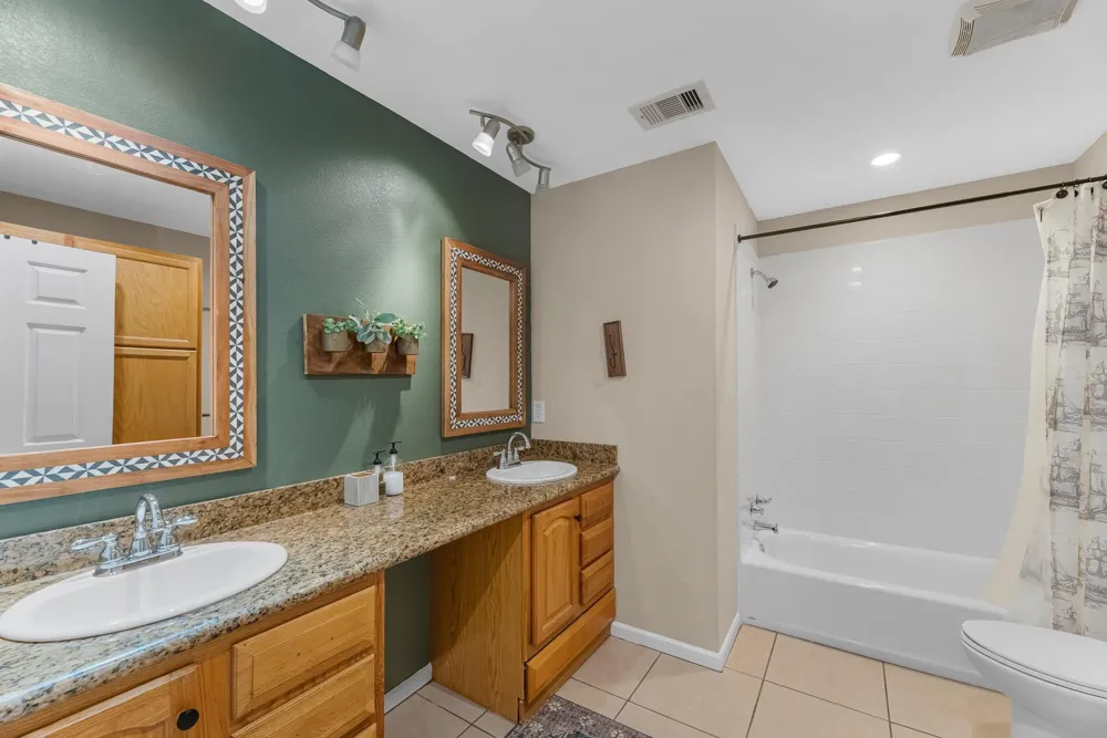 211 Captains Road Anahuac, TX 77514