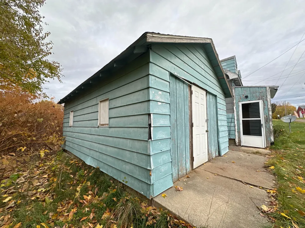 490 4th Street Benton Harbor City, MI 49022