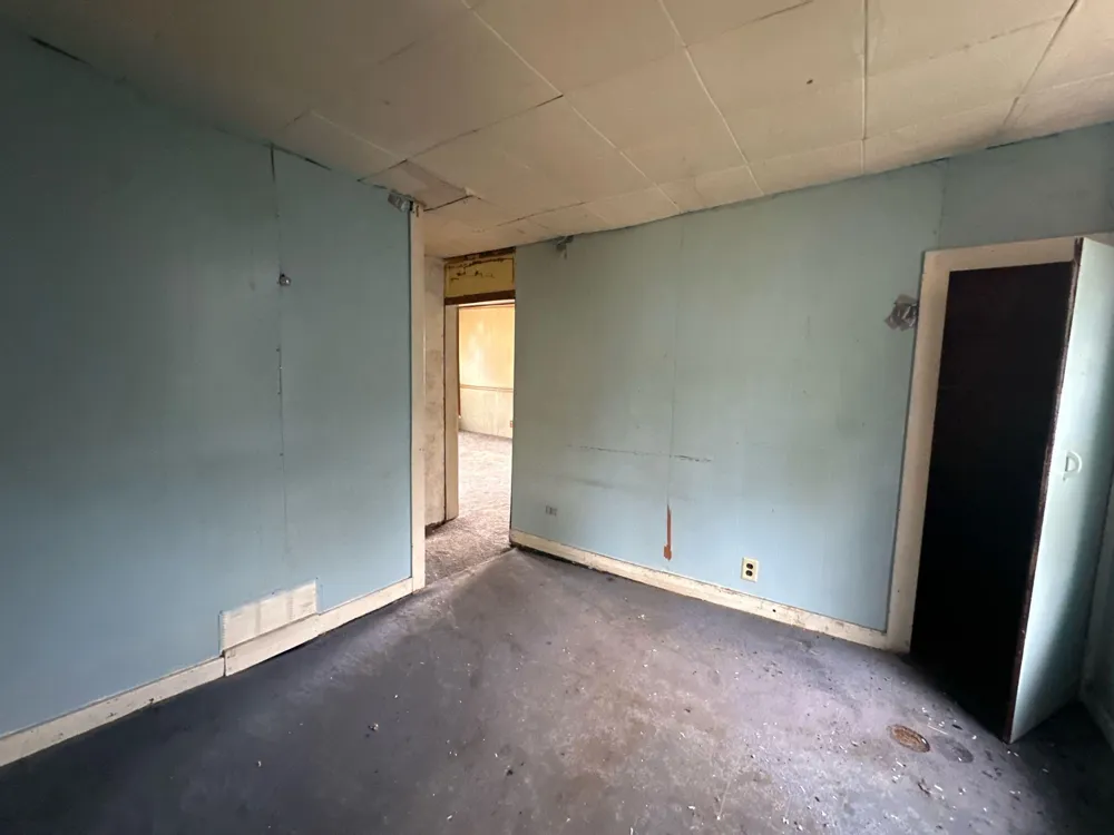 490 4th Street Benton Harbor City, MI 49022