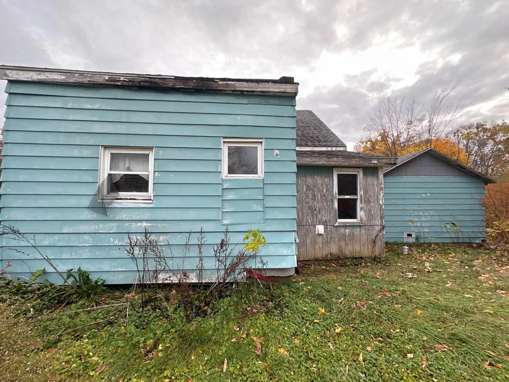 490 4th Street Benton Harbor City, MI 49022