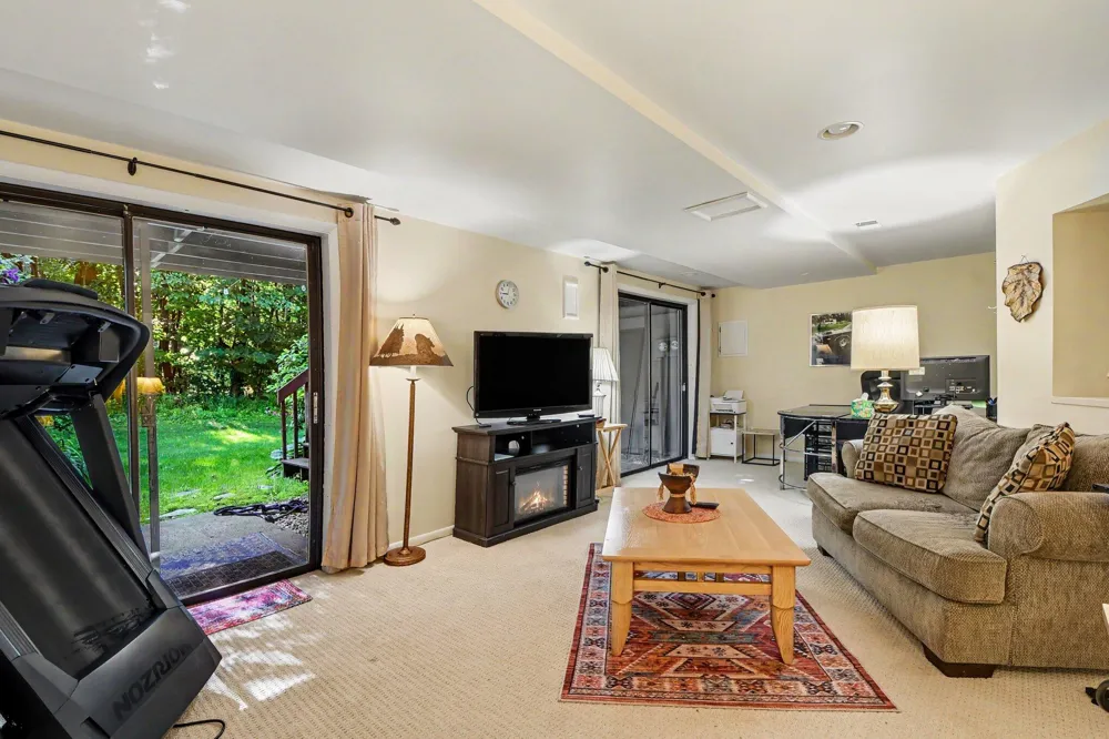 2424 E Collier Avenue SE Kentwood City, MI 49546