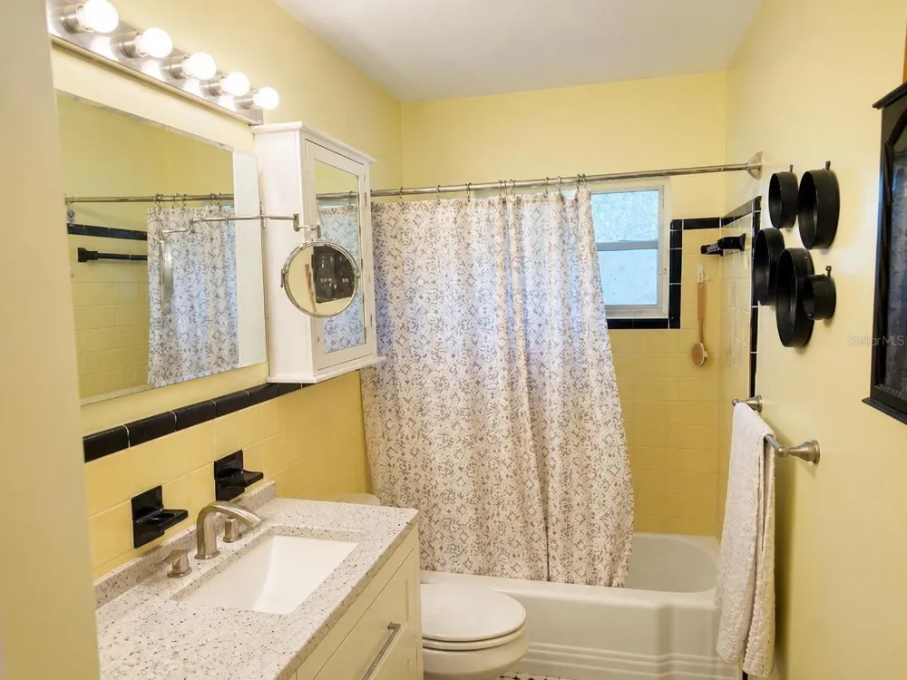 37 PINE STREET Eustis, FL 32726