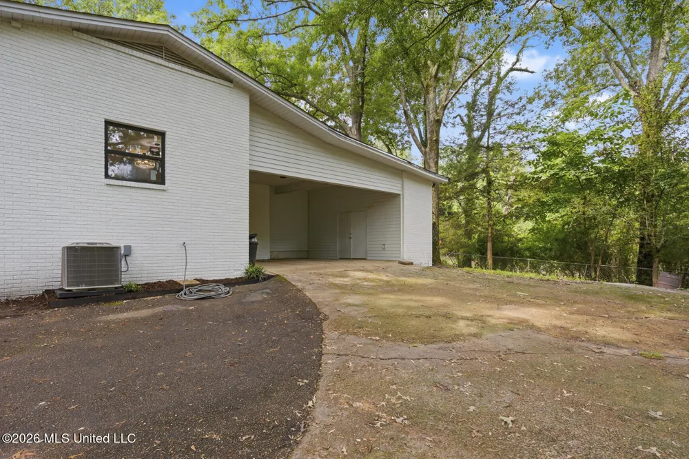 10917 Highway 27 Utica, MS 39175