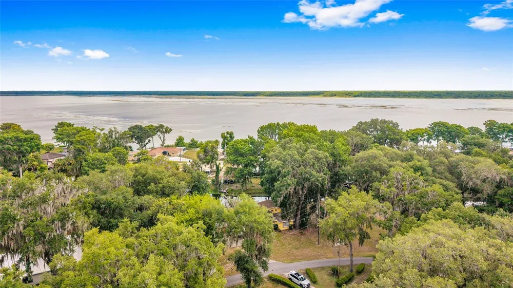 2345 CR 453 Lake Panasoffkee, FL 33538