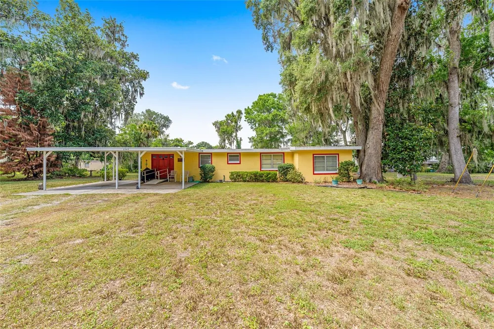 2345 CR 453 Lake Panasoffkee, FL 33538