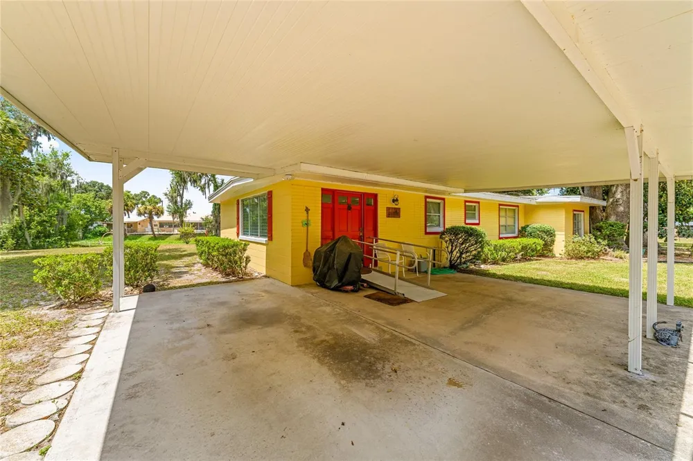2345 CR 453 Lake Panasoffkee, FL 33538