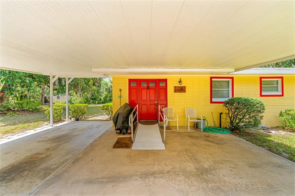 2345 CR 453 Lake Panasoffkee, FL 33538
