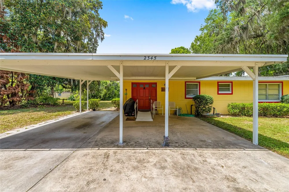 2345 CR 453 Lake Panasoffkee, FL 33538
