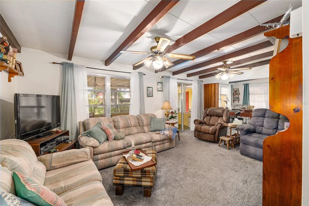 2345 CR 453 Lake Panasoffkee, FL 33538
