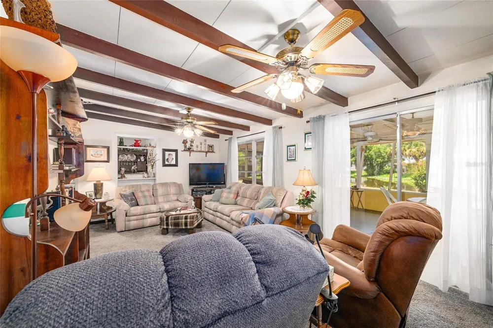2345 CR 453 Lake Panasoffkee, FL 33538