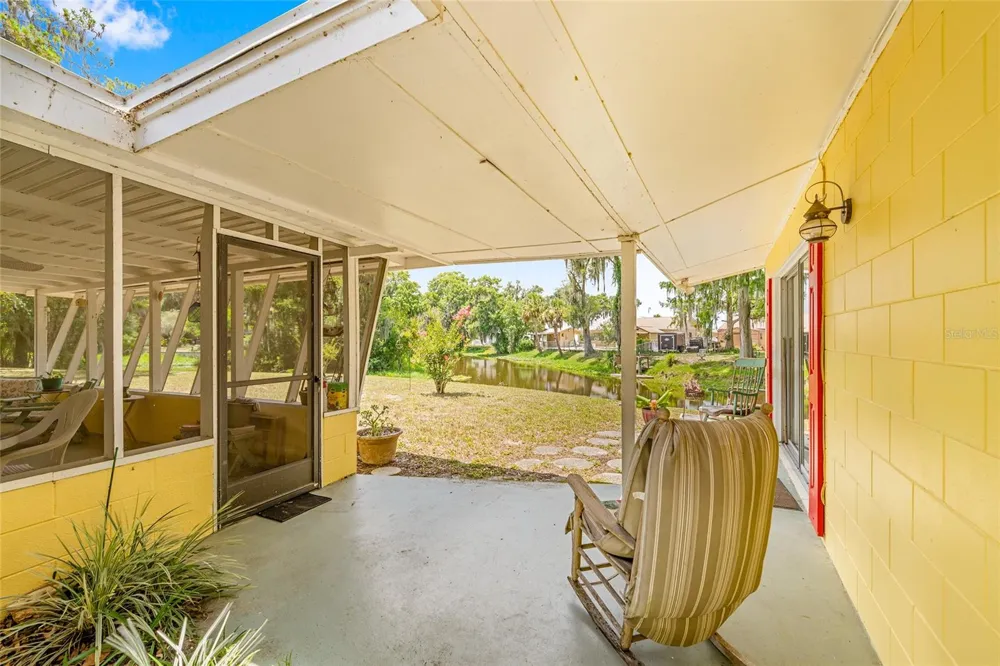 2345 CR 453 Lake Panasoffkee, FL 33538