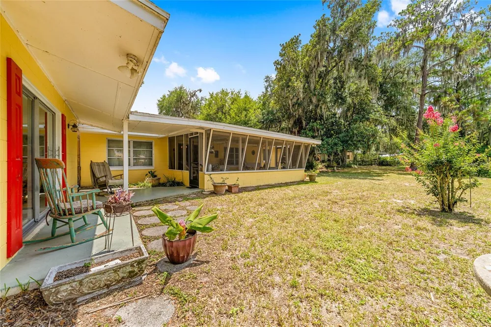 2345 CR 453 Lake Panasoffkee, FL 33538