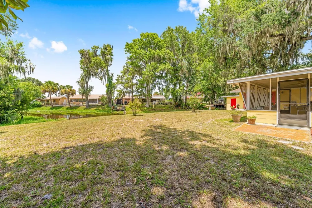 2345 CR 453 Lake Panasoffkee, FL 33538