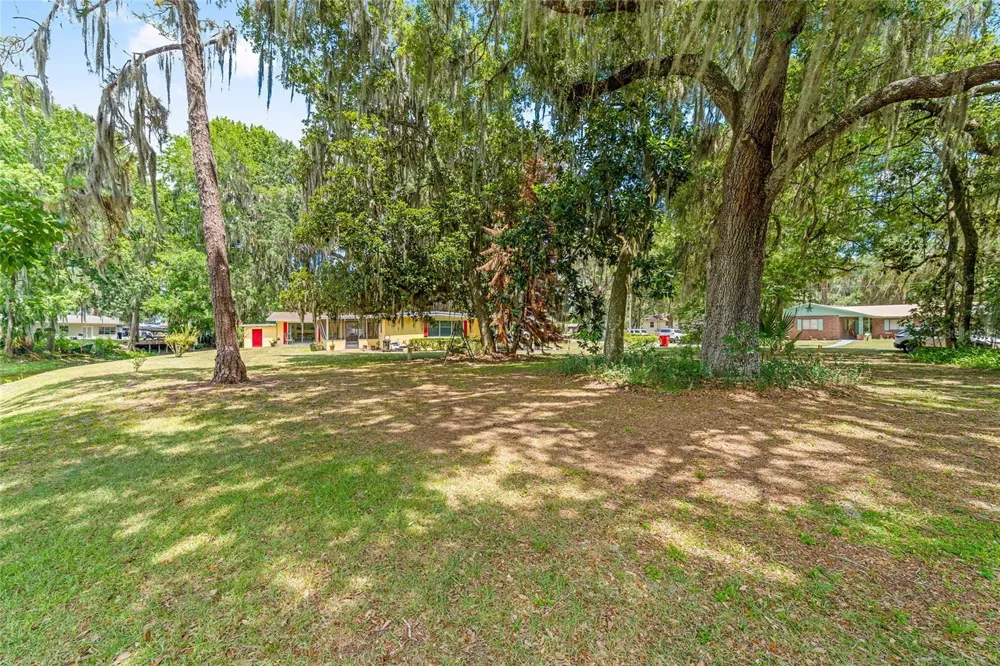 2345 CR 453 Lake Panasoffkee, FL 33538