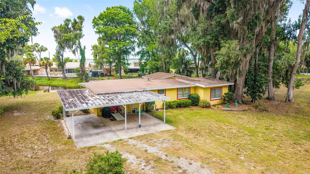 2345 CR 453 Lake Panasoffkee, FL 33538