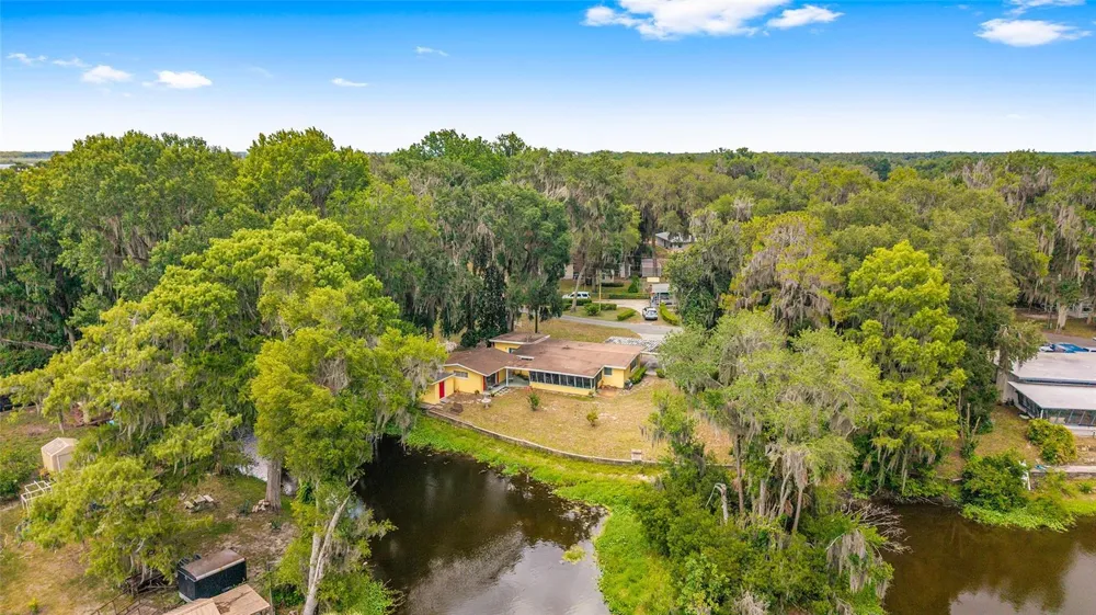 2345 CR 453 Lake Panasoffkee, FL 33538