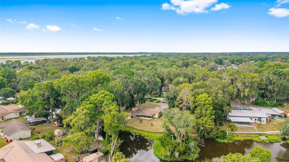 2345 CR 453 Lake Panasoffkee, FL 33538