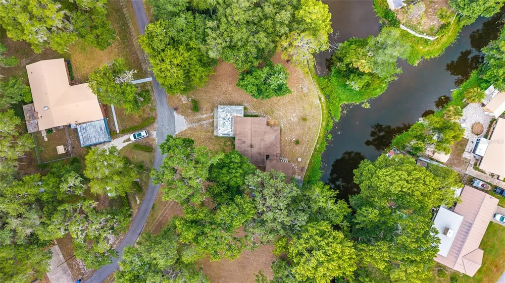 2345 CR 453 Lake Panasoffkee, FL 33538