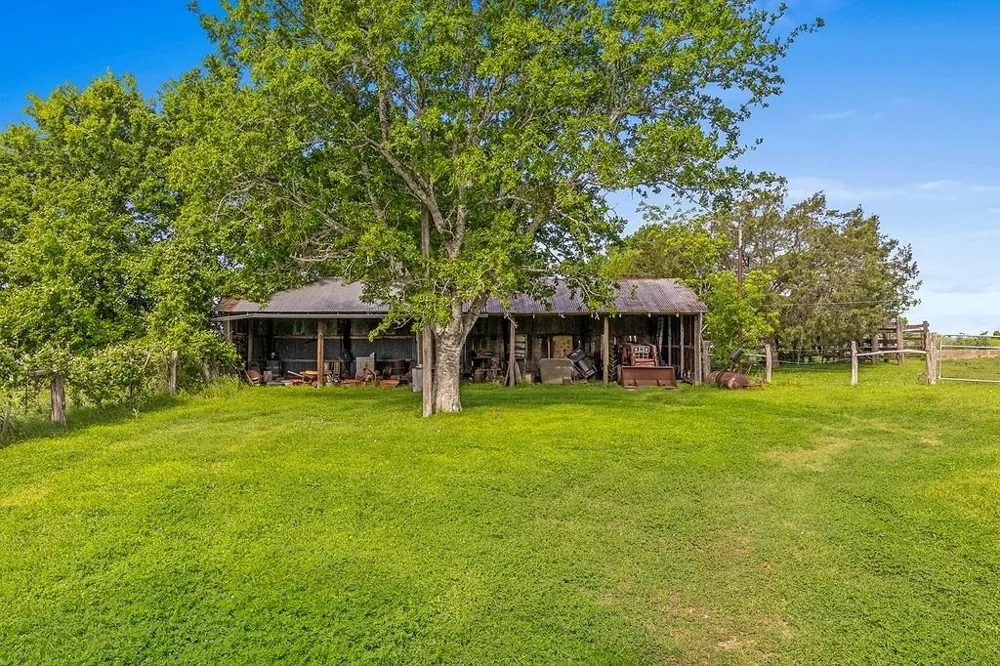 2080 Fm 155 S Weimar, TX 78962