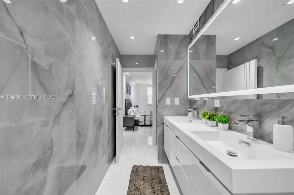 1965 S Ocean Dr #14F(availabale now) Hallandale Beach, FL 33009