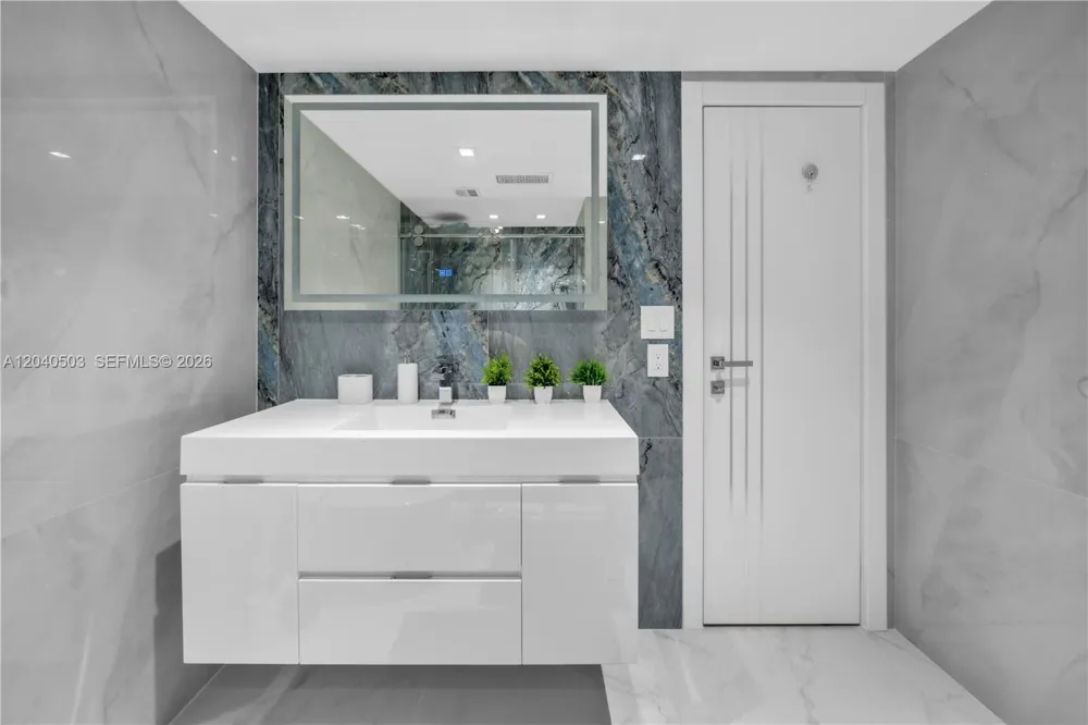 1965 S Ocean Dr #14F(availabale now) Hallandale Beach, FL 33009