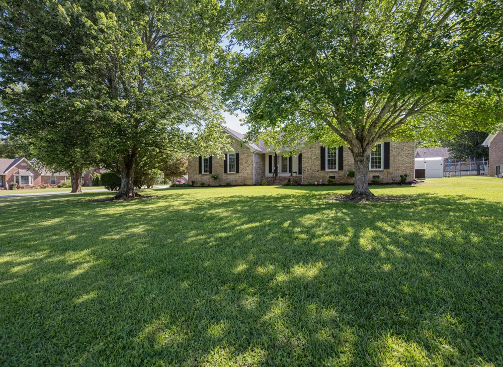 152 Greenbriar Cir Manchester, TN 37355