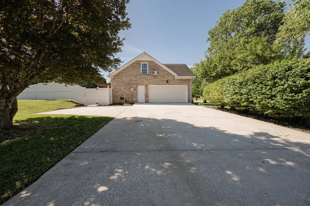 152 Greenbriar Cir Manchester, TN 37355