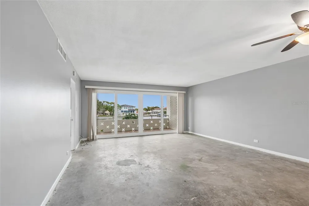 1365 SNELL ISLE BOULEVARD NE #2E St Petersburg, FL 33704