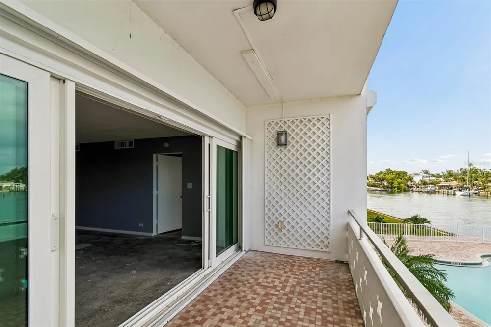 1365 SNELL ISLE BOULEVARD NE #2E St Petersburg, FL 33704