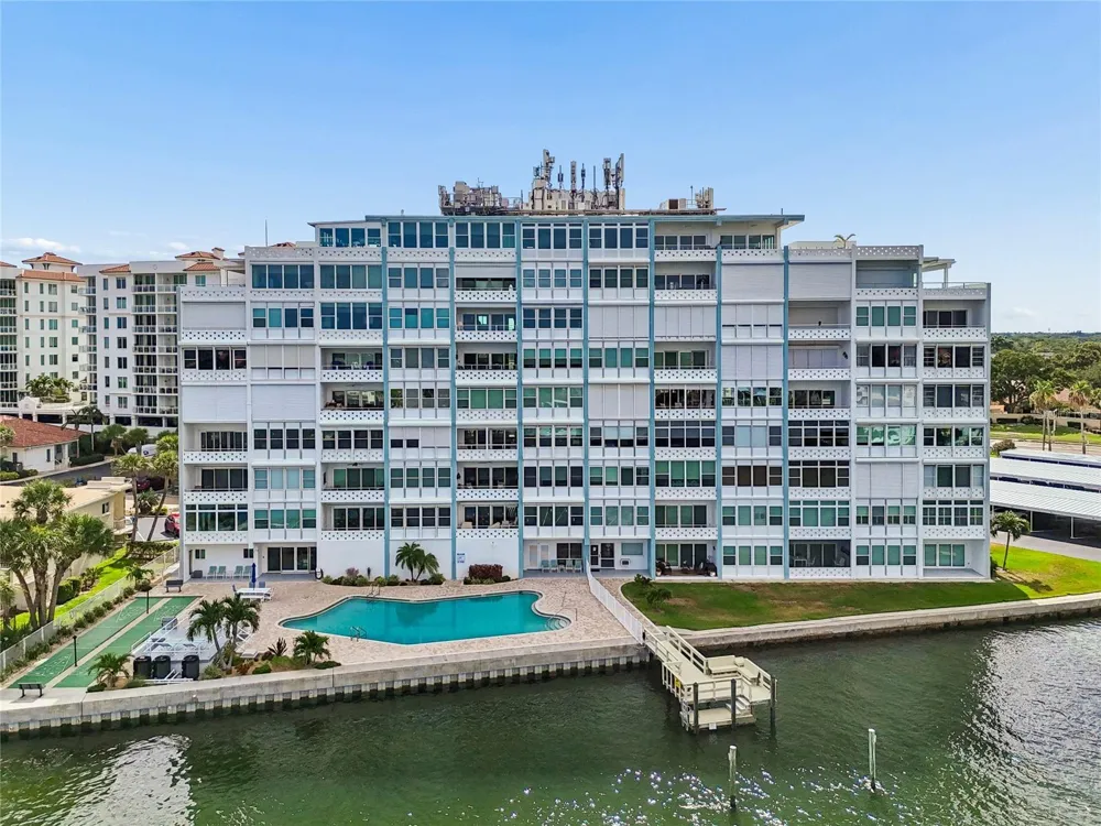 1365 SNELL ISLE BOULEVARD NE #2E St Petersburg, FL 33704