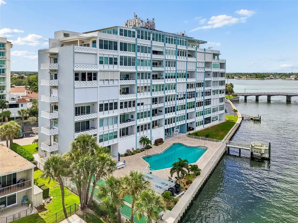 1365 SNELL ISLE BOULEVARD NE #2E St Petersburg, FL 33704