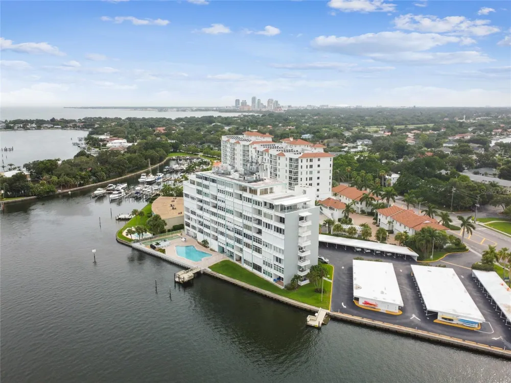 1365 SNELL ISLE BOULEVARD NE #2E St Petersburg, FL 33704