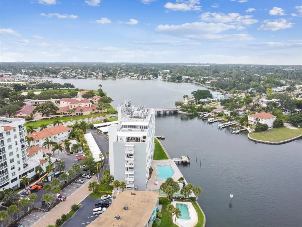1365 SNELL ISLE BOULEVARD NE #2E St Petersburg, FL 33704