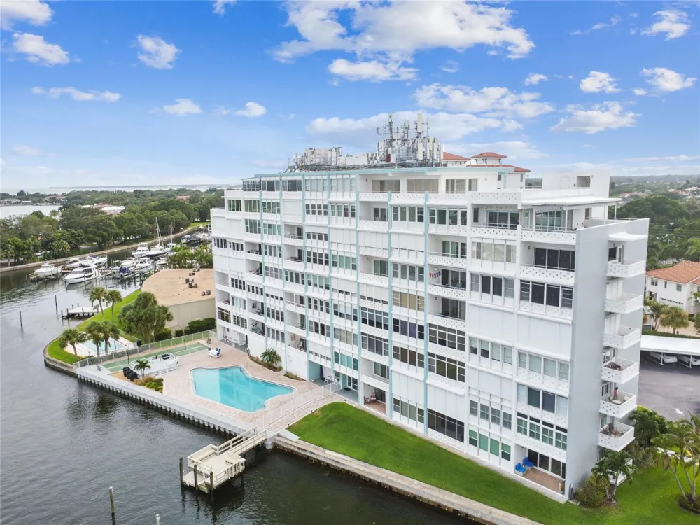 1365 SNELL ISLE BOULEVARD NE #2E St Petersburg, FL 33704