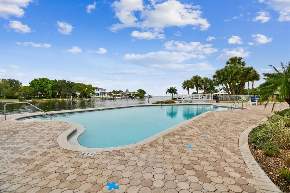 1365 SNELL ISLE BOULEVARD NE #2E St Petersburg, FL 33704