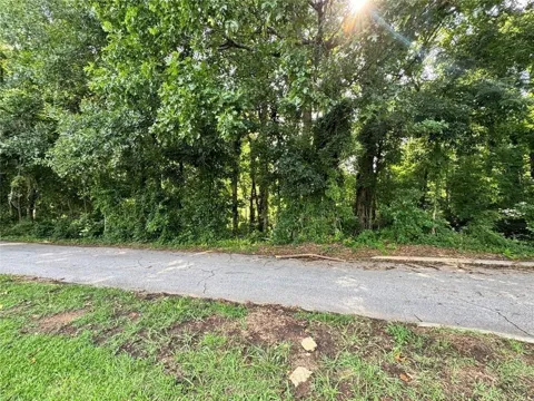535 Camelot Parkway