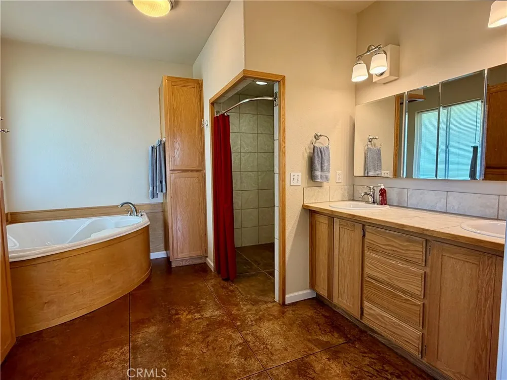 2260 Lakeshore Upper Lake, CA 95485
