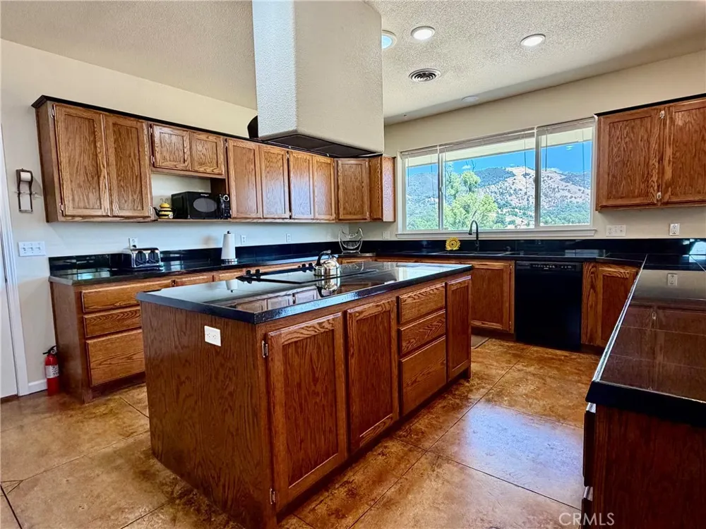 2260 Lakeshore Upper Lake, CA 95485
