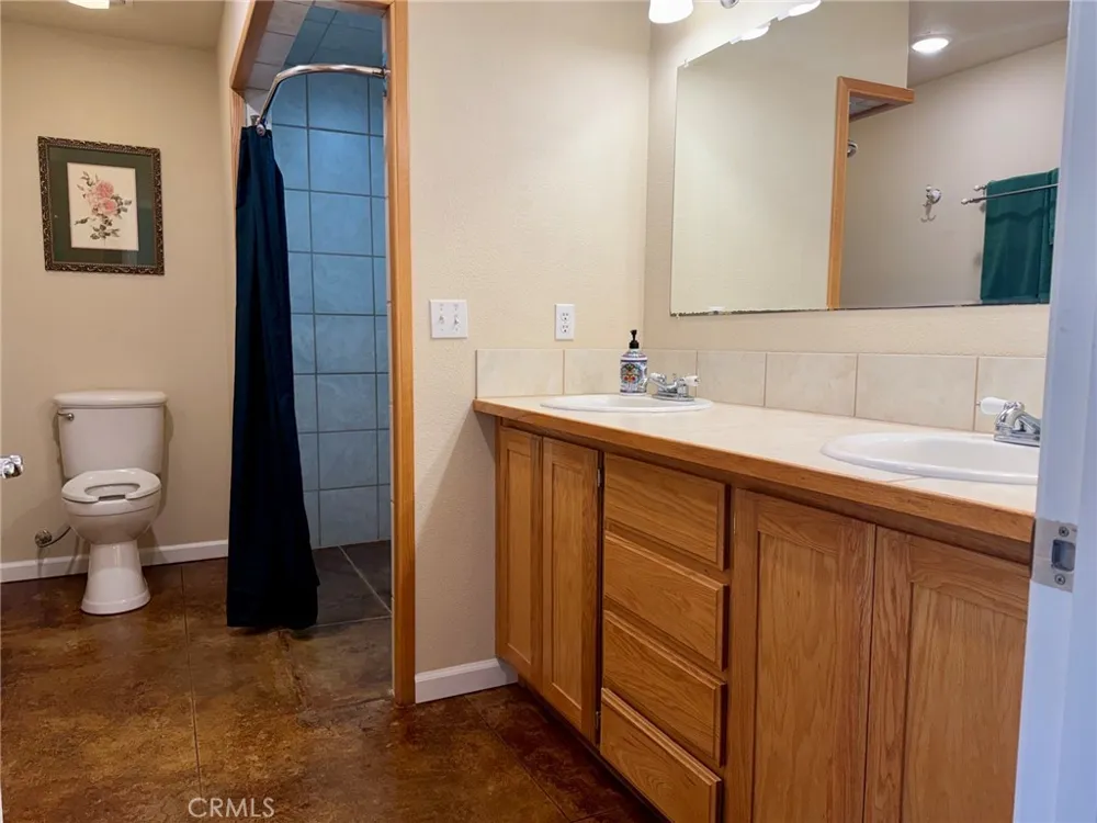 2260 Lakeshore Upper Lake, CA 95485