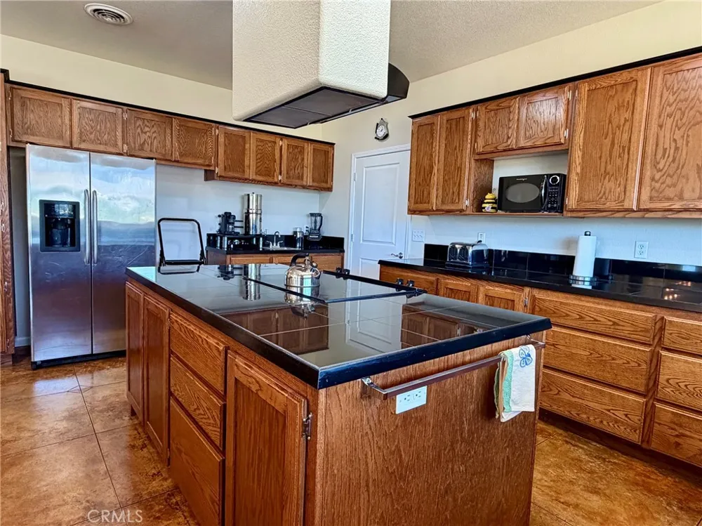 2260 Lakeshore Upper Lake, CA 95485
