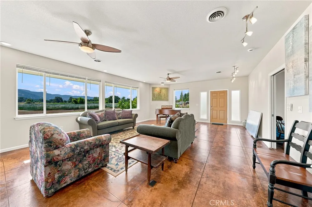 2260 Lakeshore Upper Lake, CA 95485