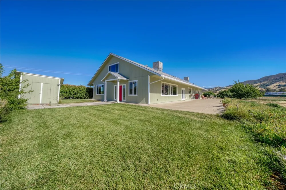 2260 Lakeshore Upper Lake, CA 95485
