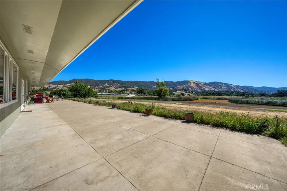 2260 Lakeshore Upper Lake, CA 95485