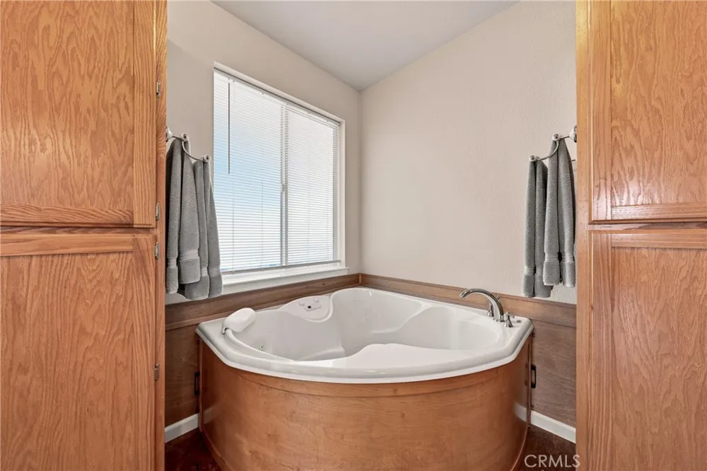 2260 Lakeshore Upper Lake, CA 95485
